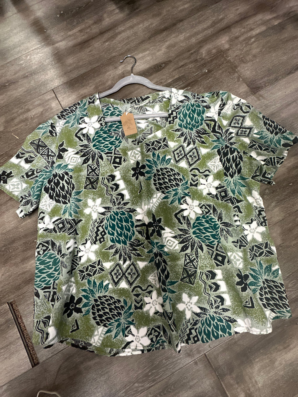 Green Tapa Pineapple handcrafted blouse. 2X. Beautifully crafted