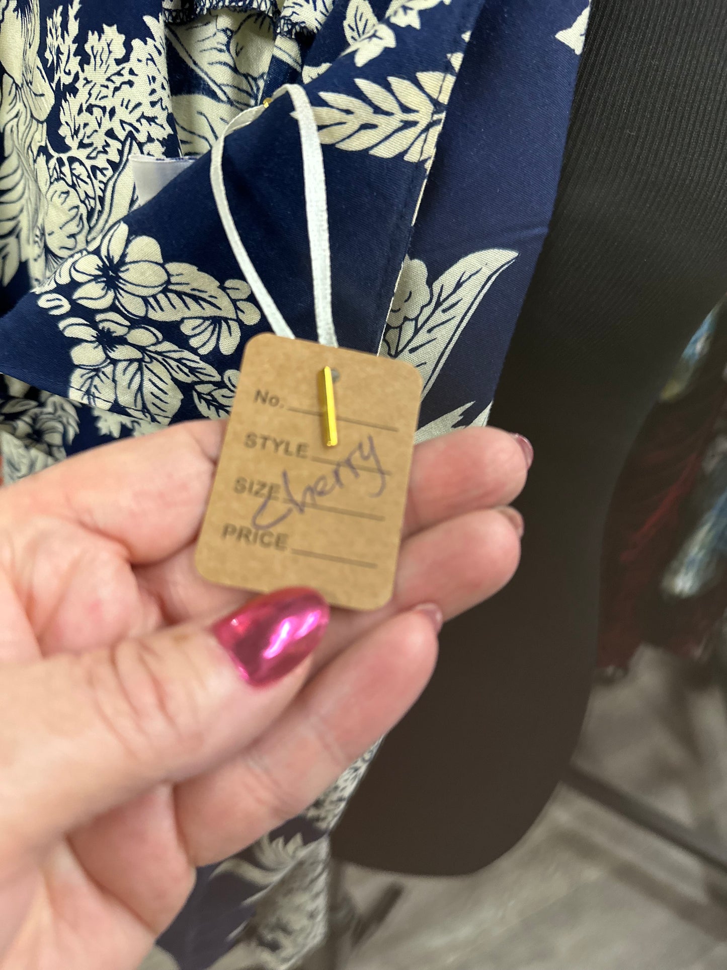 Aggro Pacific Hawaii. 100% rayon. Navy/beige Excellent condition