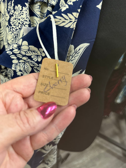 Aggro Pacific Hawaii. 100% rayon. Navy/beige Excellent condition