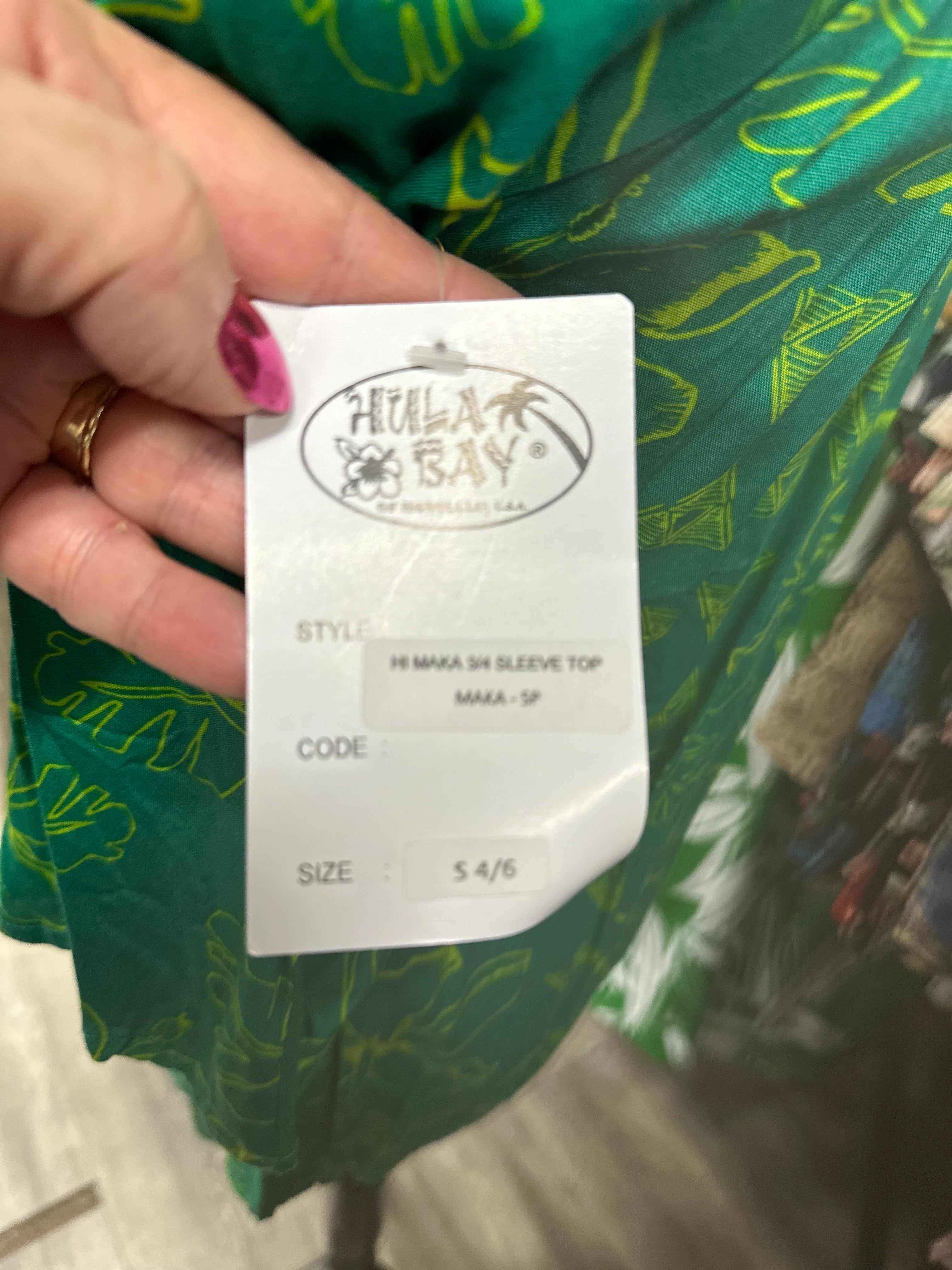 Hula Bay NWT. GREEN. Three quarter sleeve