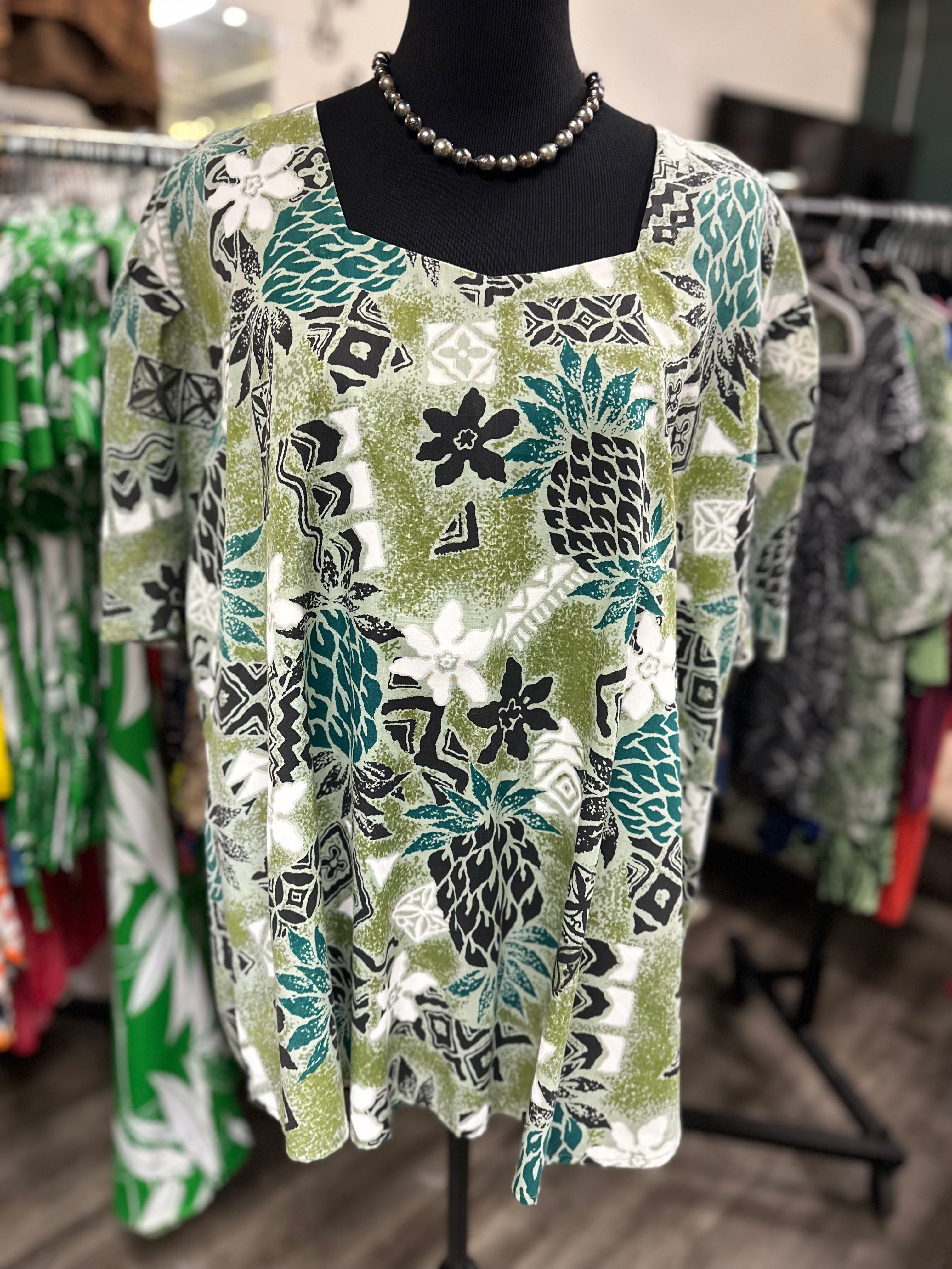 Green Tapa Pineapple handcrafted blouse. 2X. Beautifully crafted